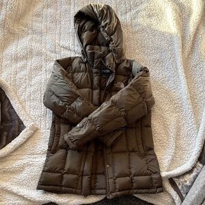 The North Face Women's Puffer Jacket - Olive